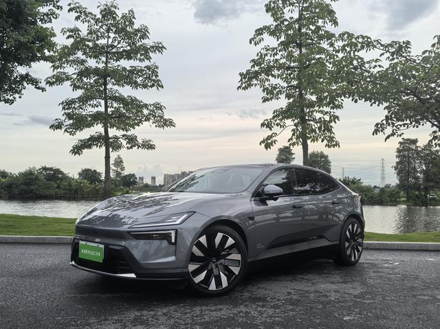 Polestar Polestar 4 Performance